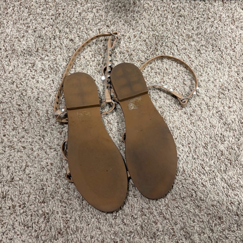 Steve Madden Brown Sandals with Silver Studs - Picture 3 of 3